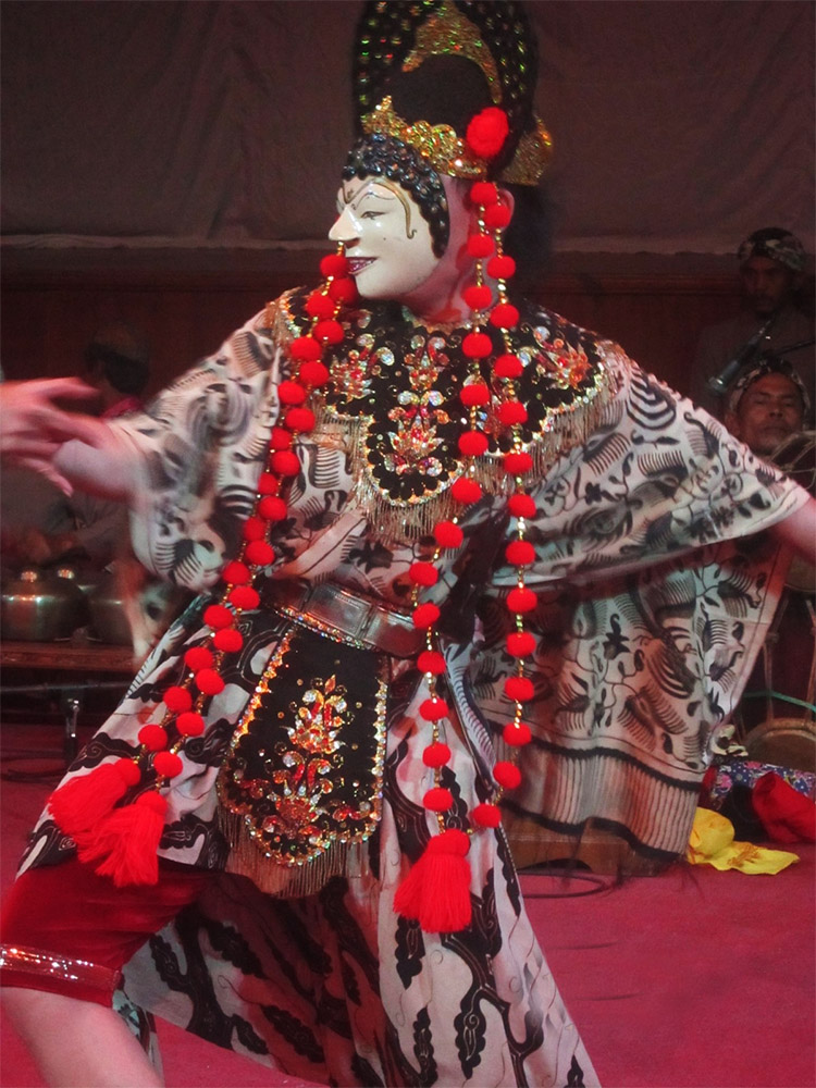 Penari Topeng Losari Cirebon
